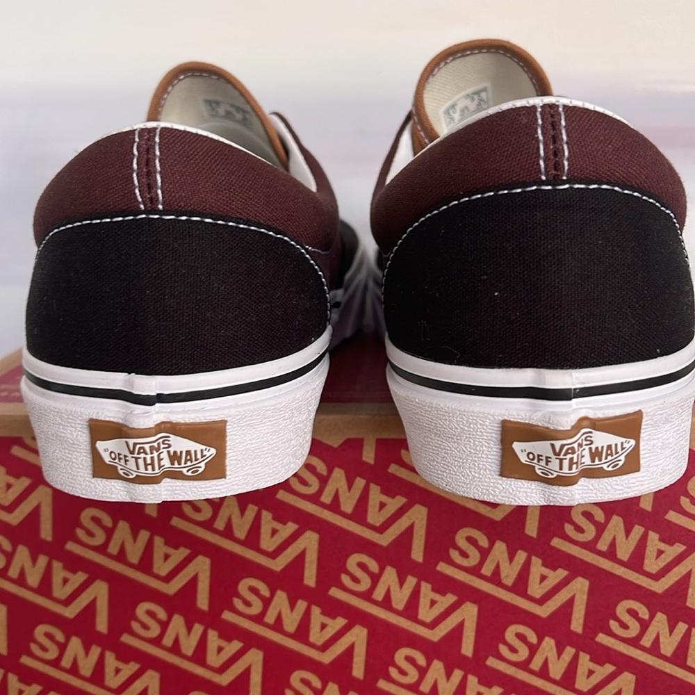 Vans Men’s Era Color Block Black/Brown
VN0005UEYS8
Sneakers - Picture 14 of 16